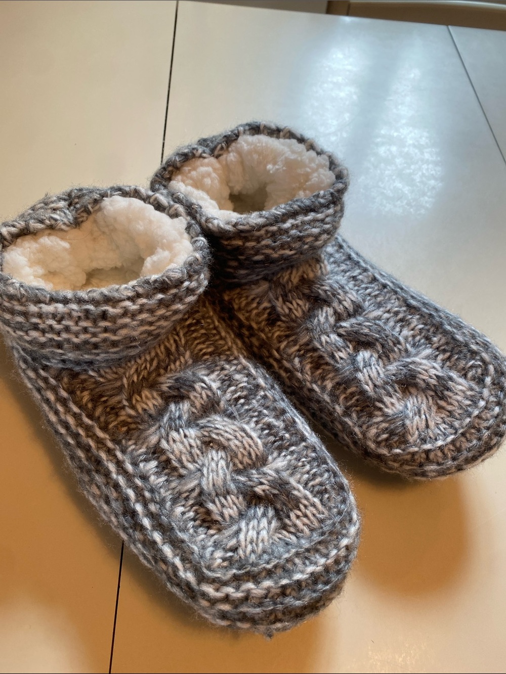Plush Cable-Knit Grey Women’s Slipper Boots 10/11 Loungewear Fall Cozy Winter